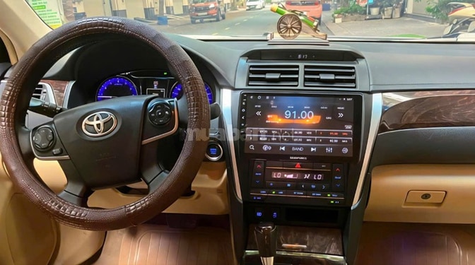 Gia đình bán xe Toyota Camry bản 2.0E đời 2016