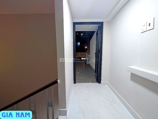 BÁN NHÀ MẶT TIỀN KINH DOANH : 23A NGUYỄN CHÍ THANH - P. 9 - Q. 5 - HCM