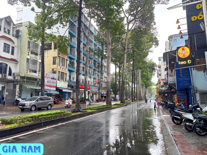 BÁN NHÀ MẶT TIỀN KINH DOANH : 23A NGUYỄN CHÍ THANH - P. 9 - Q. 5 - HCM