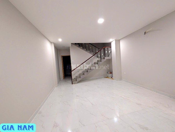 BÁN NHÀ MẶT TIỀN KINH DOANH : 23A NGUYỄN CHÍ THANH - P. 9 - Q. 5 - HCM