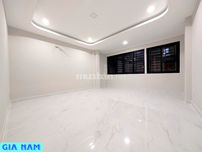 BÁN NHÀ MẶT TIỀN KINH DOANH : 23A NGUYỄN CHÍ THANH - P. 9 - Q. 5 - HCM