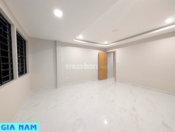 BÁN NHÀ MẶT TIỀN KINH DOANH : 23A NGUYỄN CHÍ THANH - P. 9 - Q. 5 - HCM