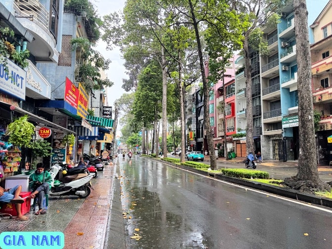 BÁN NHÀ MẶT TIỀN KINH DOANH : 23A NGUYỄN CHÍ THANH - P. 9 - Q. 5 - HCM