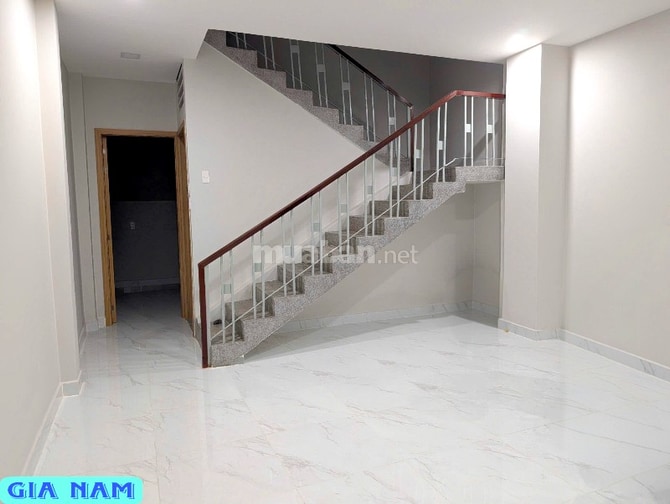 BÁN NHÀ MẶT TIỀN KINH DOANH : 23A NGUYỄN CHÍ THANH - P. 9 - Q. 5 - HCM