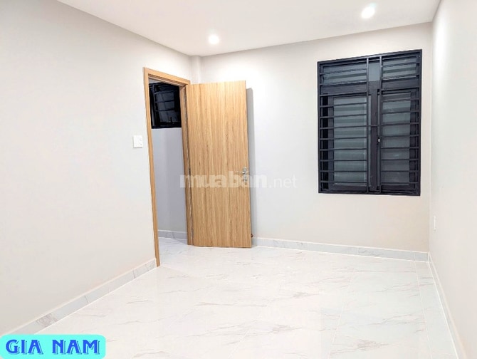 BÁN NHÀ MẶT TIỀN KINH DOANH : 23A NGUYỄN CHÍ THANH - P. 9 - Q. 5 - HCM