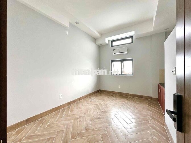 Phòng rộng có cửa sổ trời, máy lạnh ngay Phạm Văn Đồng,gigamall