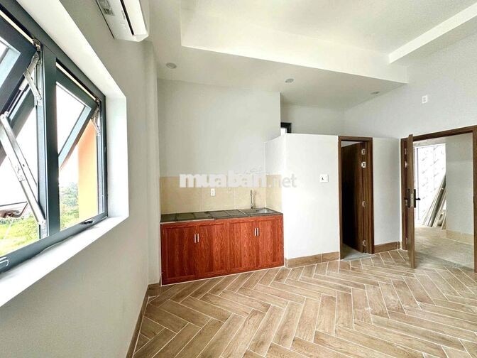 Phòng rộng có cửa sổ trời, máy lạnh ngay Phạm Văn Đồng,gigamall