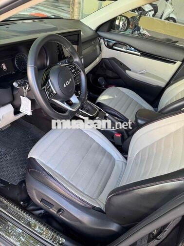 Kia Seltos 2022 Premium 40.000 km đen