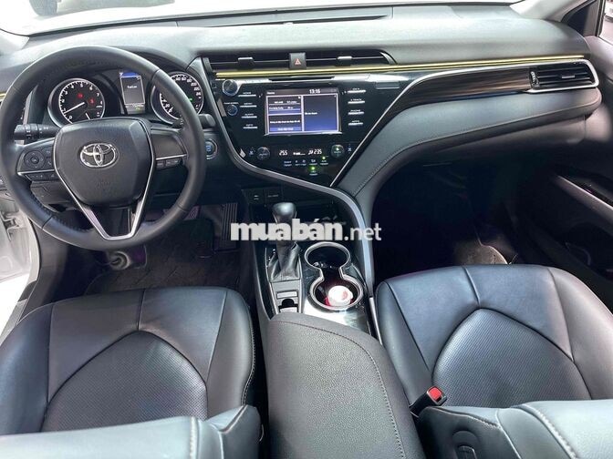 Toyota Camry 2021 - Lướt 15.000 Km - Full đồ chơi