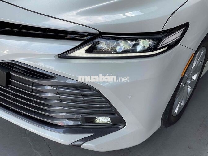 Toyota Camry 2021 - Lướt 15.000 Km - Full đồ chơi