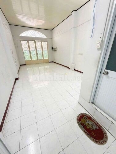 Thạch Lam. Tân Phú gần Lũy Bán Bích (3pn, 2wc). Hẻm xe hơi.Dtsd 240m2