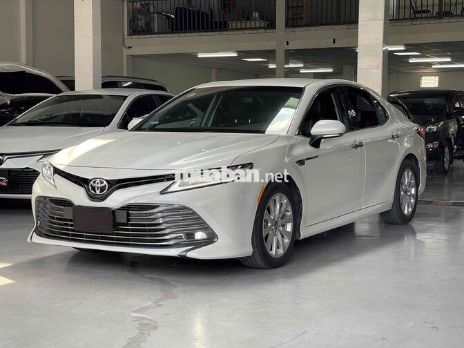 Toyota Camry 2021 - Lướt 15.000 Km - Full đồ chơi