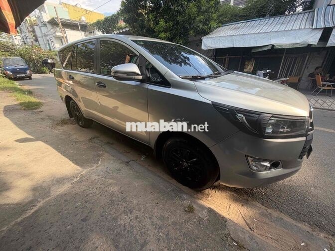 Toyota Innova 2016 2.0E Bạc
