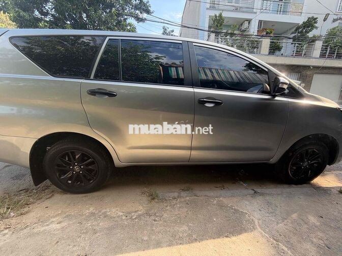 Toyota Innova 2016 2.0E Bạc