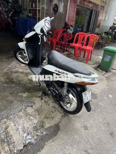Honda Click 108cc màu trắng