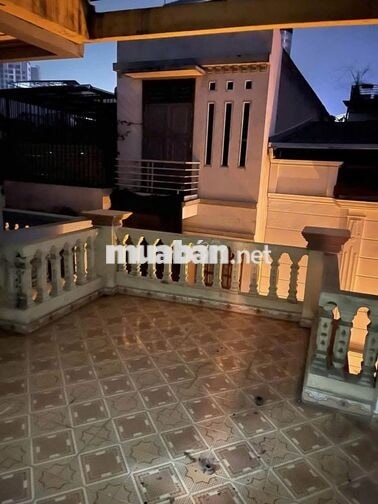 Cho thuê nhà Nguyễn Văn Cừ - Bồ Đề - 60m - 4 PN, ô tô đỗ. Giá 7tr
