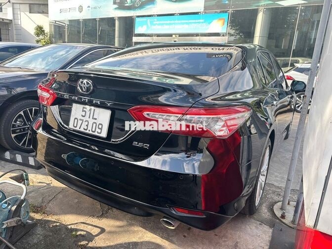 Toyota Camry 2020 2.5Q, giá thương lượng