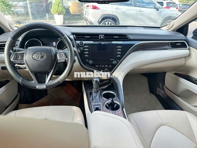 Toyota Camry 2020 2.5Q, giá thương lượng