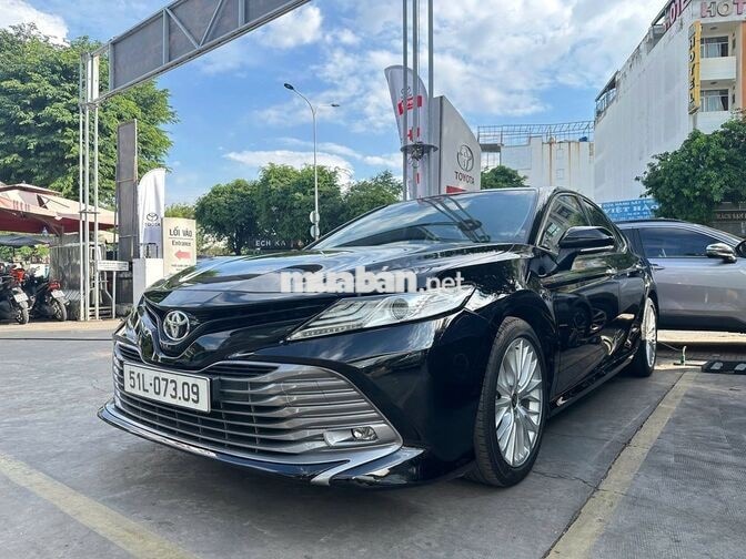 Toyota Camry 2020 2.5Q, giá thương lượng