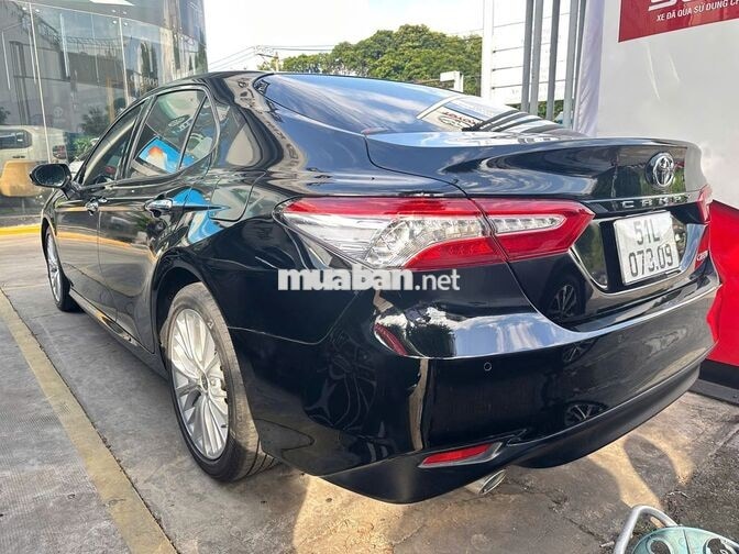 Toyota Camry 2020 2.5Q, giá thương lượng