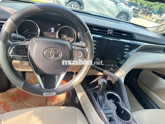 Toyota Camry 2020 2.5Q, giá thương lượng