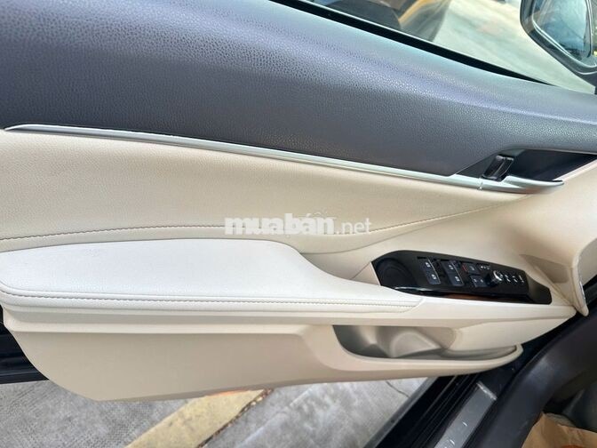 Toyota Camry 2020 2.5Q, giá thương lượng