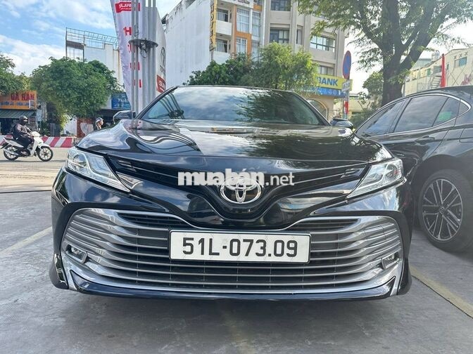 Toyota Camry 2020 2.5Q, giá thương lượng