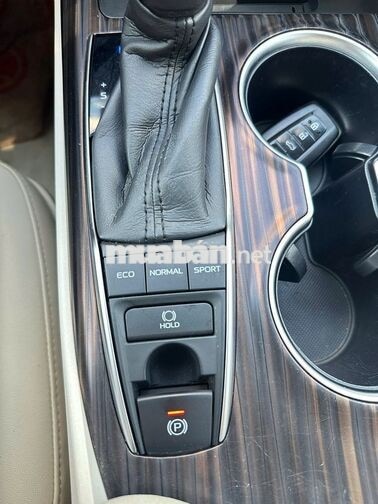 Toyota Camry 2020 2.5Q, giá thương lượng
