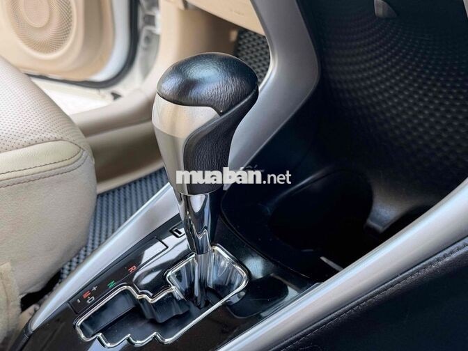 Toyota Vios 2020 G 8,2 vạn km trắng