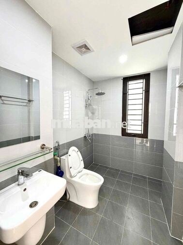 HOT!!!!!! NHÀ MỚI BAN CÔNG THOÁNG SÁNG NỘI THẤT ĐẦY ĐỦ OTO ĐỖ CỬA