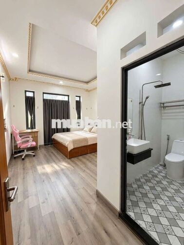 nhà mới như hình 5pn .ôtô đậu trước nhà, trong nhà đều dc.gần chợ 