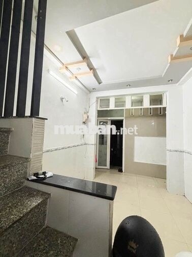 cho thuê nhà nguyên căn Quận 3 2pn hẻm cmt8 giá 11tr