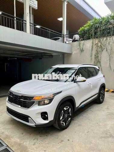 Kia New Seltos 5 chỗ Xăng Tự động Trắng