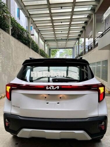 Kia New Seltos 5 chỗ Xăng Tự động Trắng