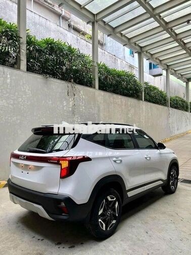 Kia New Seltos 5 chỗ Xăng Tự động Trắng