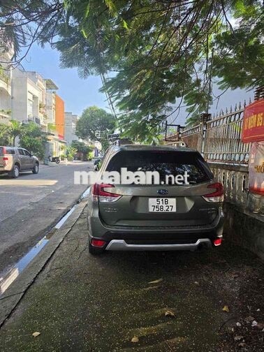 Subaru Forester Xanh 5 chỗ Xăng