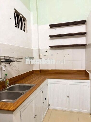 cho thuê nhà nguyên căn Quận 3 2pn hẻm cmt8 giá 11tr