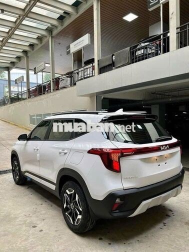 Kia New Seltos 5 chỗ Xăng Tự động Trắng