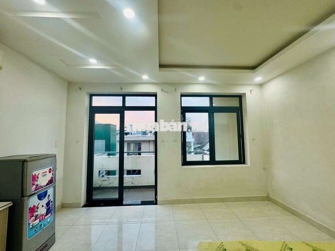 Trống lại Studio ban công thoáng view sunset đầu đường Lê Đức Thọ