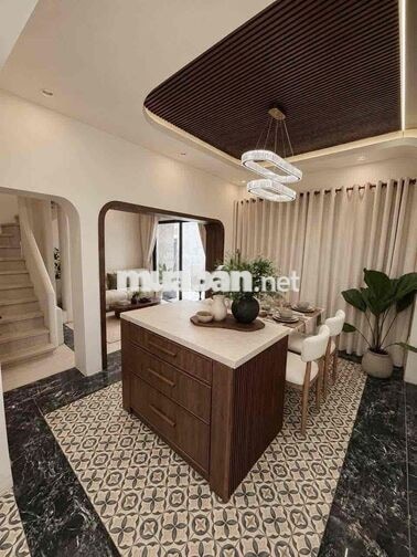 cần bán nhà cạnh mặt tiền trung tâm gần big c