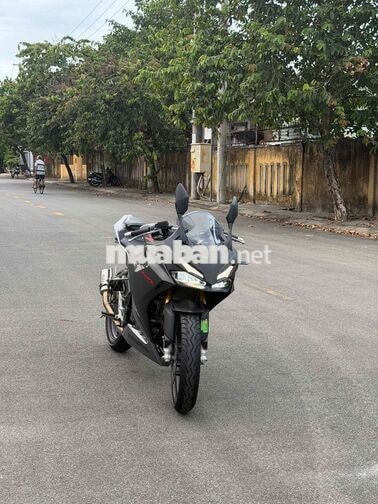Honda CBR150R màu Đen