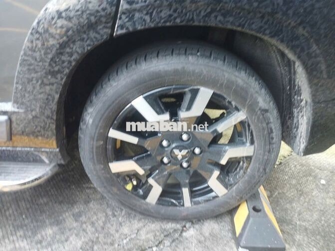 Mitsubishi Xpander Cross 2025 10886 km Xám