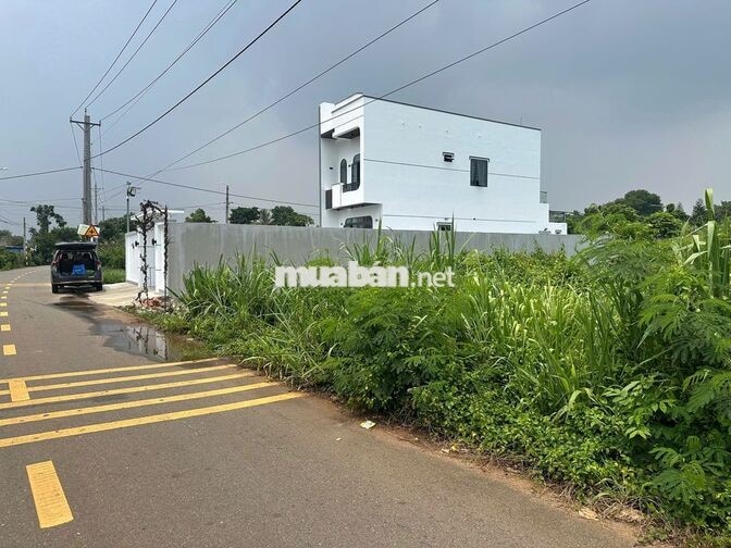 Lô đất thị trấn Đất Đỏ, mặt tiền Trịnh Hoài Đức, 950 triệu, 120m2