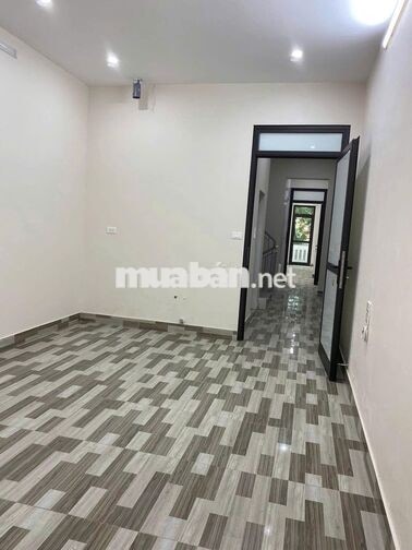 Cho Thuê Gấp Nhà Mặt Phố sau Hoàng Quốc Việt 75m² – Chỉ 15 Triệu/Tháng
