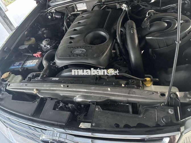 Ford Everest 2014 Số sàn Ghi xám 7 chỗ Dầu