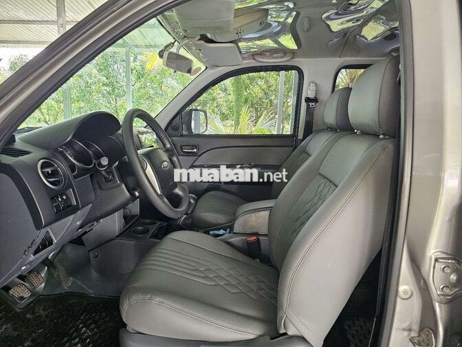 Ford Everest 2014 Số sàn Ghi xám 7 chỗ Dầu