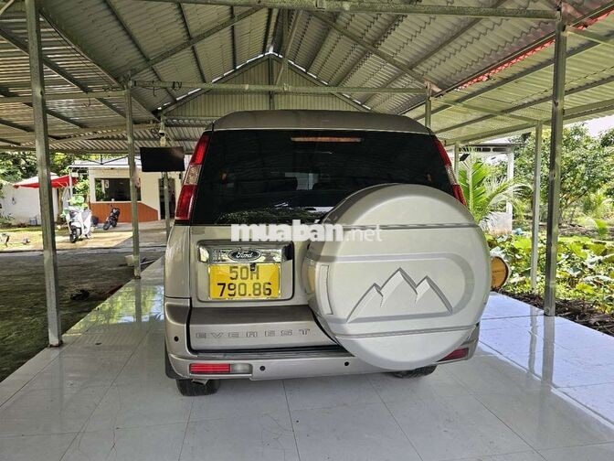 Ford Everest 2014 Số sàn Ghi xám 7 chỗ Dầu