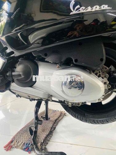 Piaggio Vespa GTS 2016 màu đen