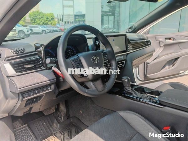 Toyota Camry 2025 2.5 HEV Top 1,6 vạn km Trắng