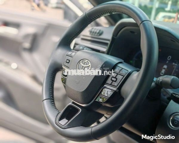 Toyota Camry 2025 2.5 HEV Top 1,6 vạn km Trắng